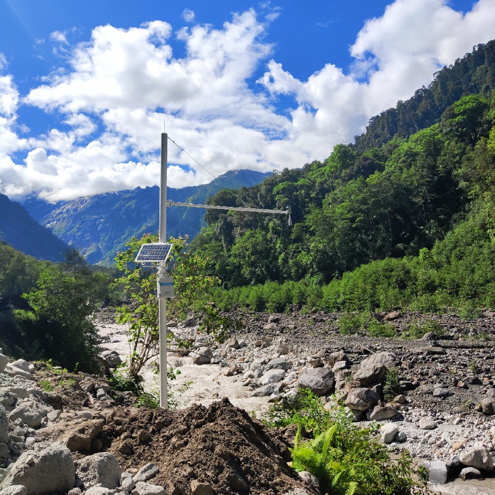 西藏林芝帕隆藏布江雷達水位監(jiān)測安裝